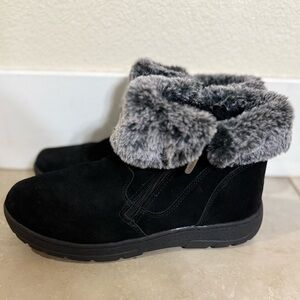 Khombu Black and Gray Fur Winter Boots